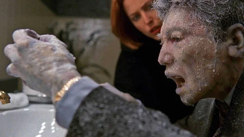 Секретные материалы 4 сезон 19 серия — кадр