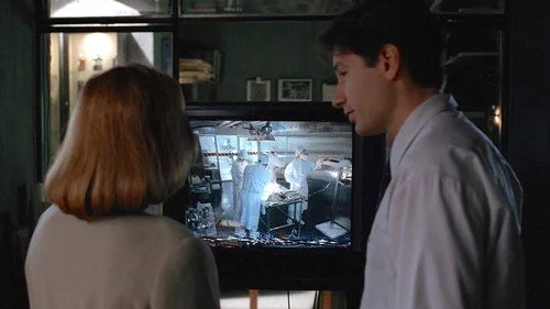 Секретные материалы 3 сезон 9 серия — кадр